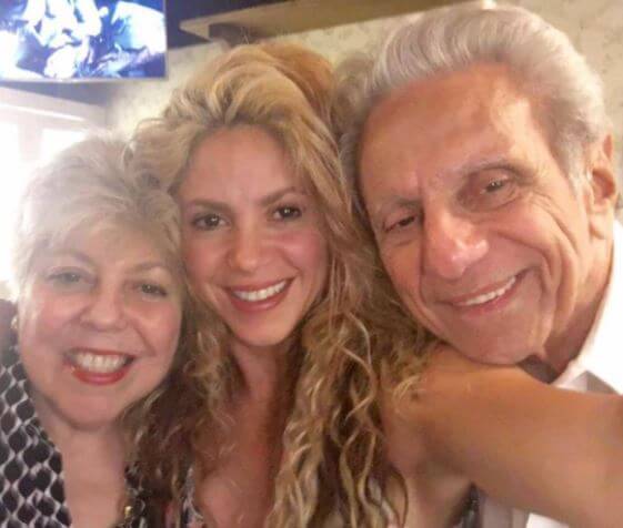 William Mebarak Chadid with his daughter Shakira and wife Nidia Ripoll.